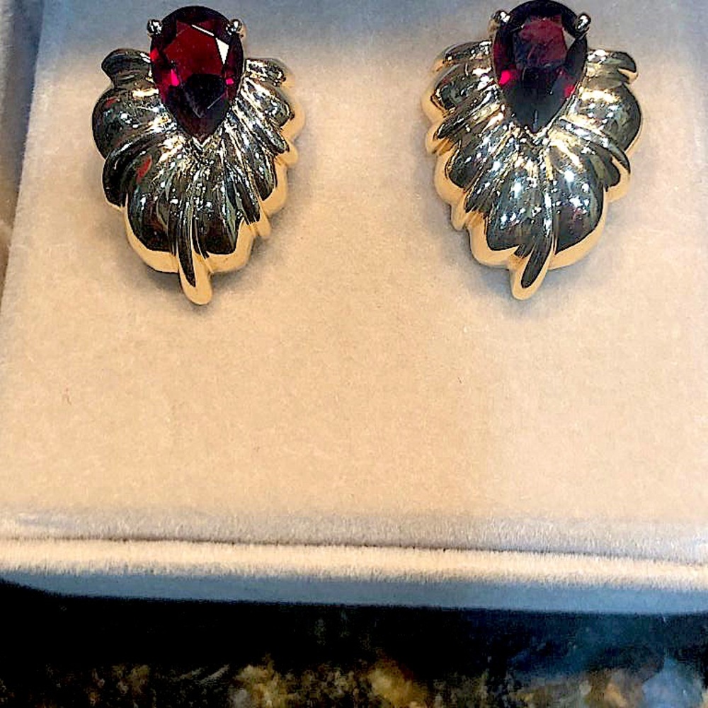 14k yellow gold garnet earrings - Picture 8 of 11